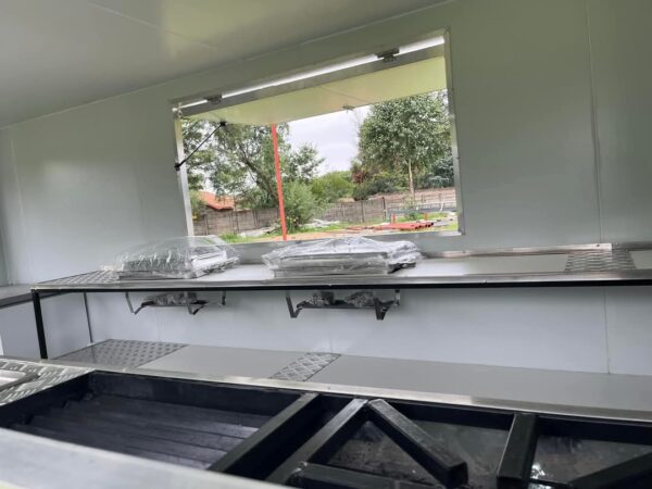 Mobile Kitchen double Axle - Image 4