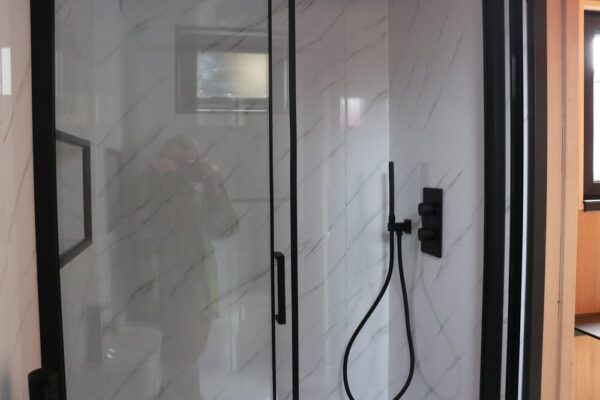 28FT converted container with Kitchen & Fixed Bed Maintenance Room - Image 9